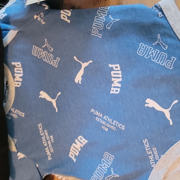 Puma 5 pack Shortsleeve Bodysuits - Picture 3 of 8